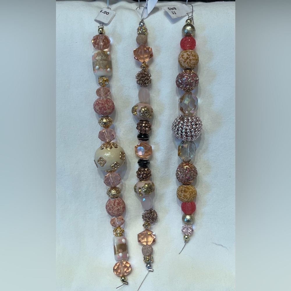 Jessie James Beads 3 Strand Set. Pinks, peach, beige  NWT